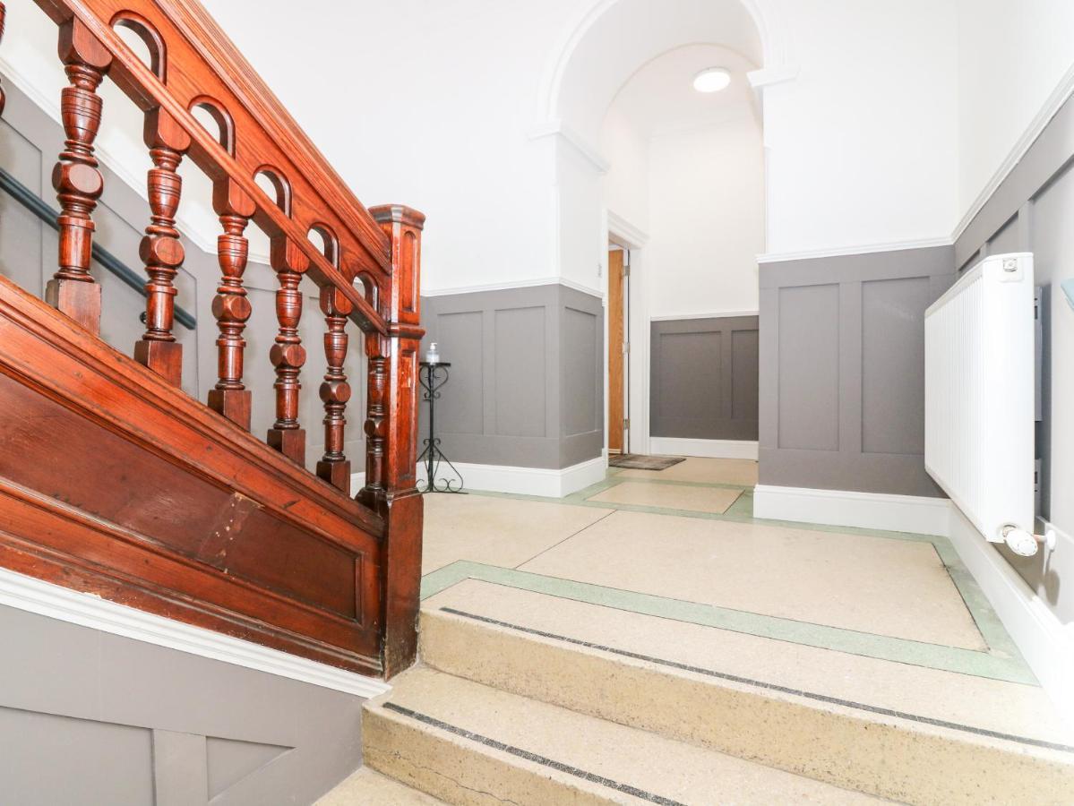 The Court Room At The Institute Executive Apartments Кит Экстерьер фото